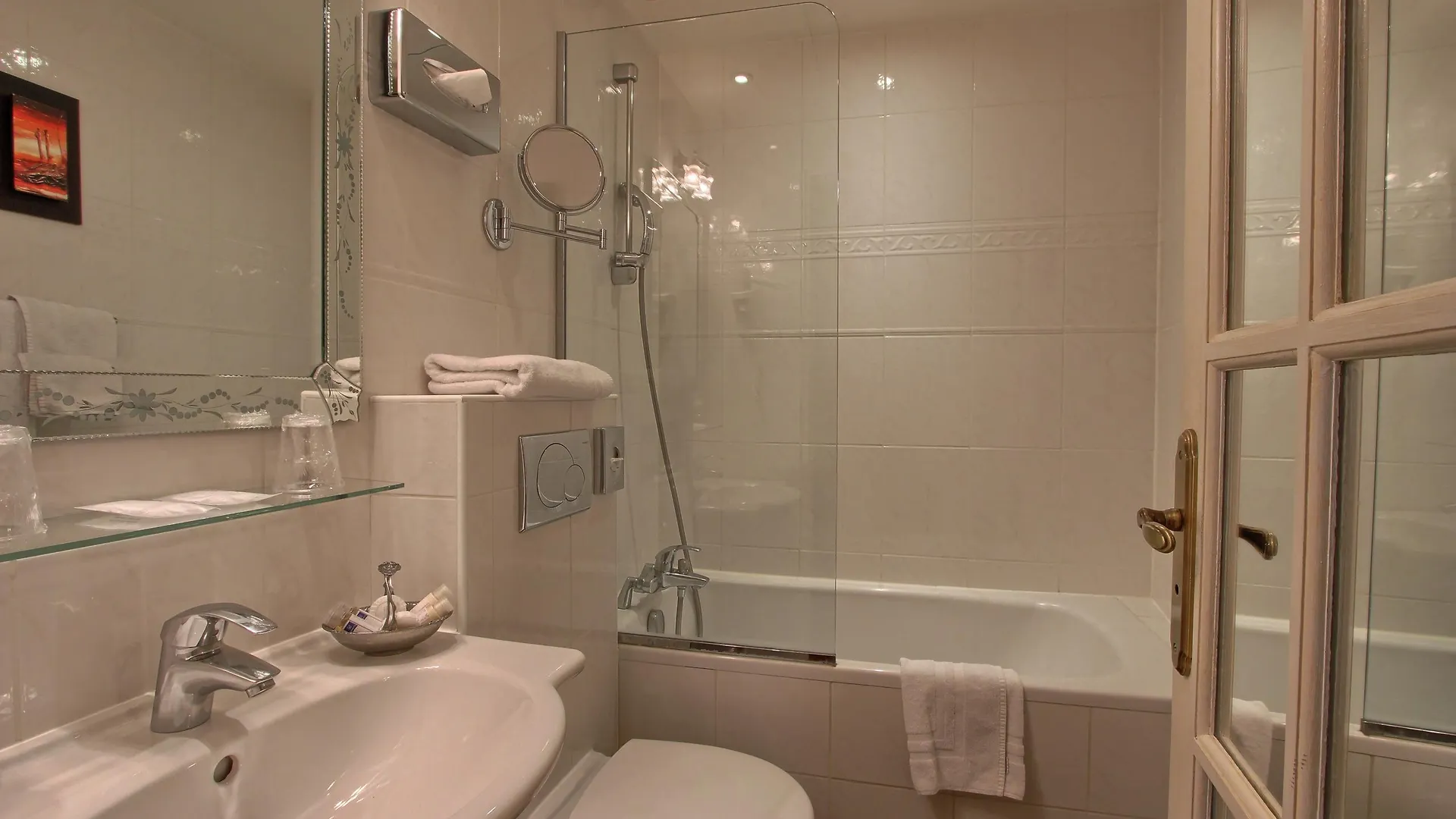 Timhotel Tour Montparnasse 3*